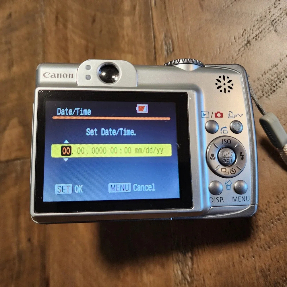 Canon PowerShot A560 Silver Digital Camera 7.1MP 4x Zoom Box Bundle‎ SD Card